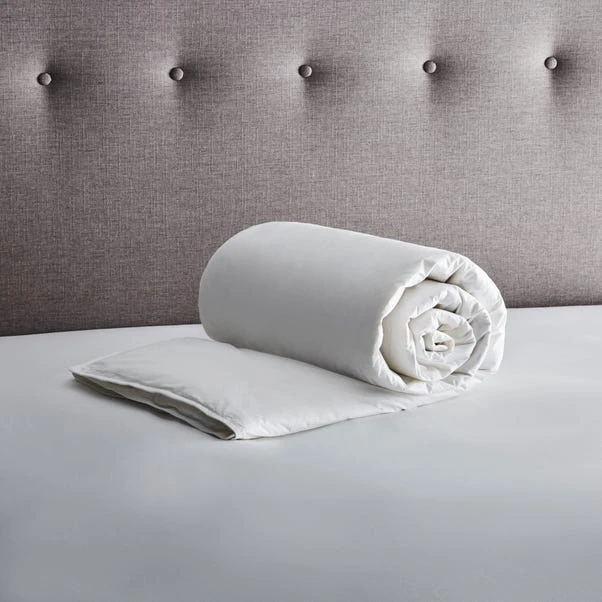 Fogarty Duck Feather And Down 4.5 Tog Duvet 3 Fogarty Duck Feather And Down 4.5 Tog Duvet - Image 3