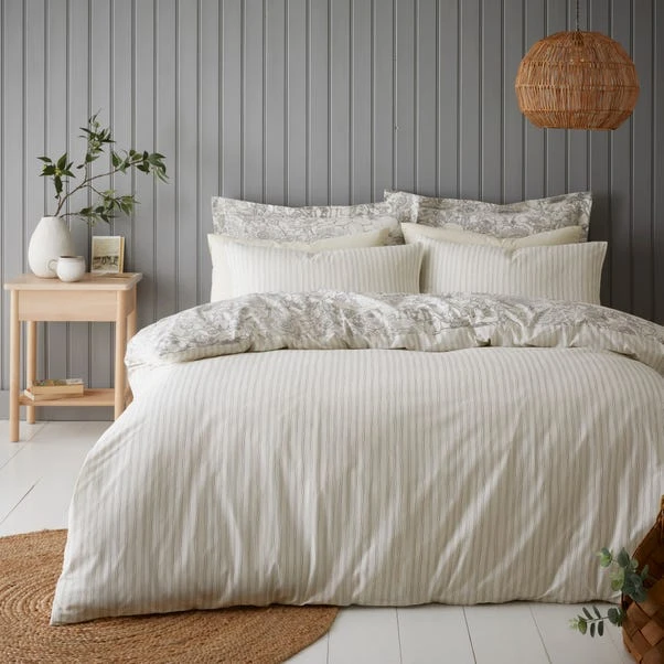 Dunelm Winnie Floral Natural 100% Cotton Duvet Cover And Pillowcase Set 2 Dunelm Winnie Floral Natural 100% Cotton Duvet Cover And Pillowcase Set - Image 2