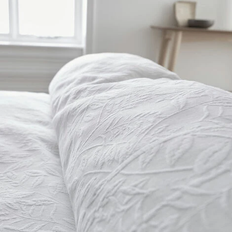 Bianca Matelassé Jacquard Leaves 100% Cotton 200 Thread Count Duvet Cover Set, White, Double 3 Bianca Matelassé Jacquard Leaves 100% Cotton 200 Thread Count Duvet Cover Set, White, Double - Image 3